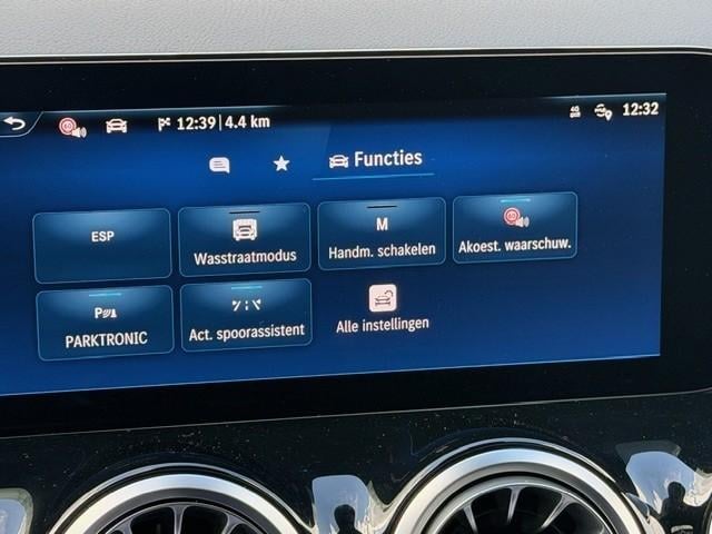 Mercedes-Benz Gla-klasse 200 business solution amg l panoramadak l mbux l m