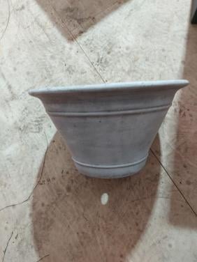 Lichtgrijze bloembak