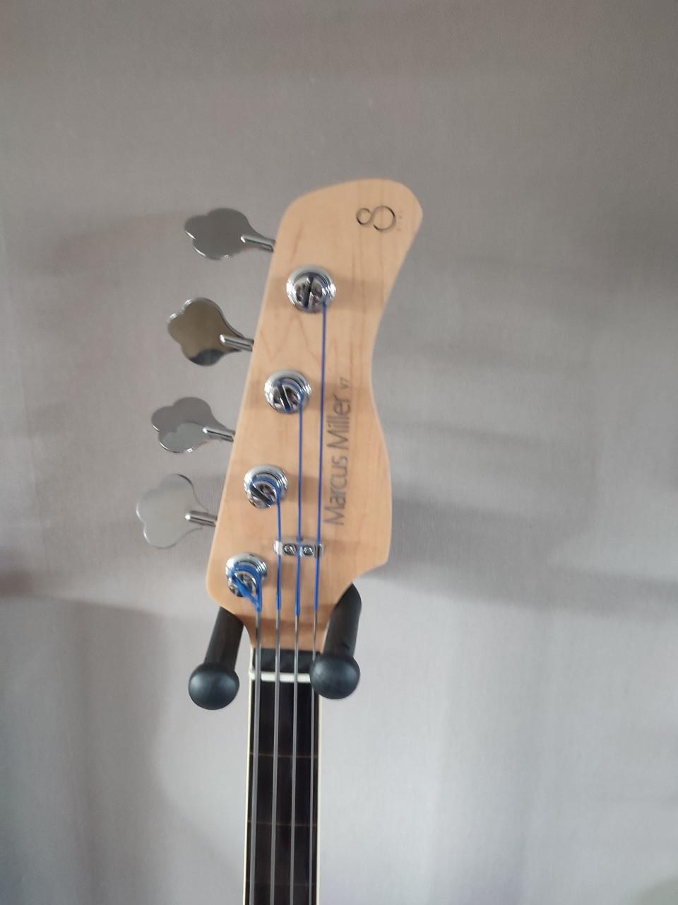 Sire fretloze bassgitaar