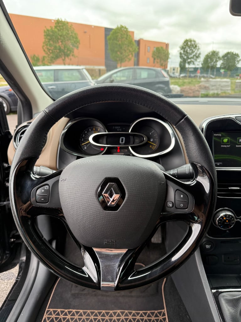 Renault Clio 0.9 - sportief - full option!