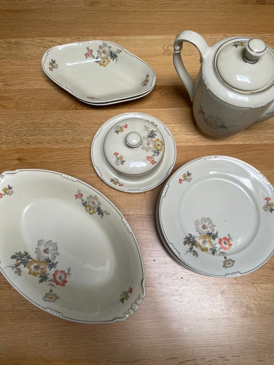 Servies, in zeer goede staat