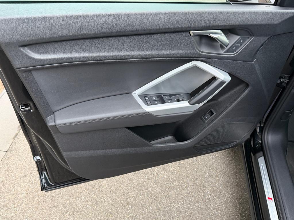 Audi Q3 35 tfsi 150pk s-tronic s-line | alcantara | keyless | dode hoek | e