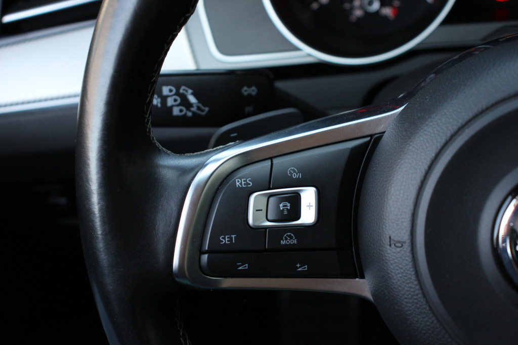 Volkswagen Passat variant 2.0 tsi 220pk highline r-line | dynauidio | acc |