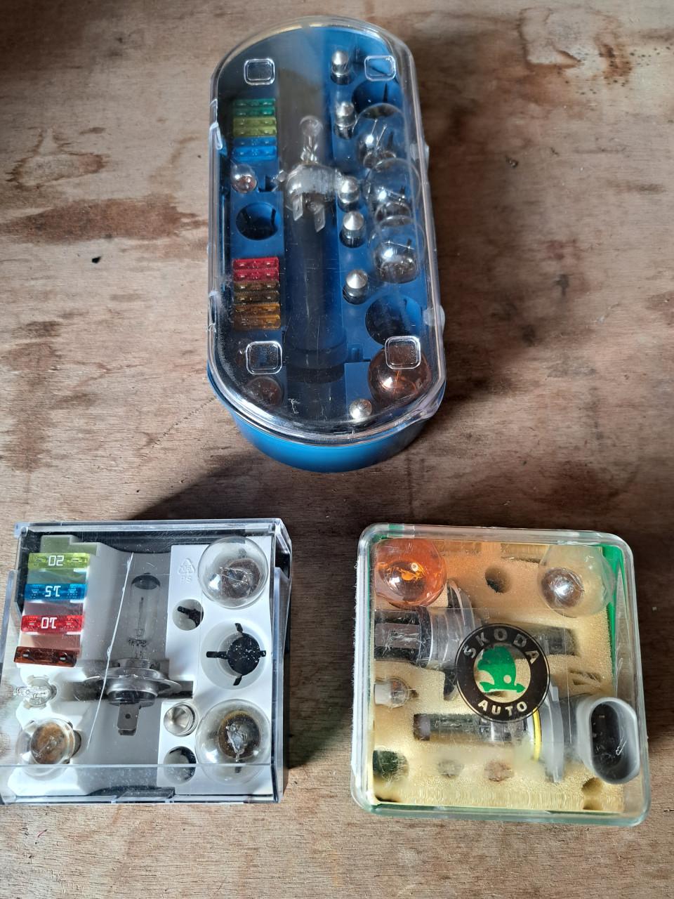 Diverse autoreservelampjes.