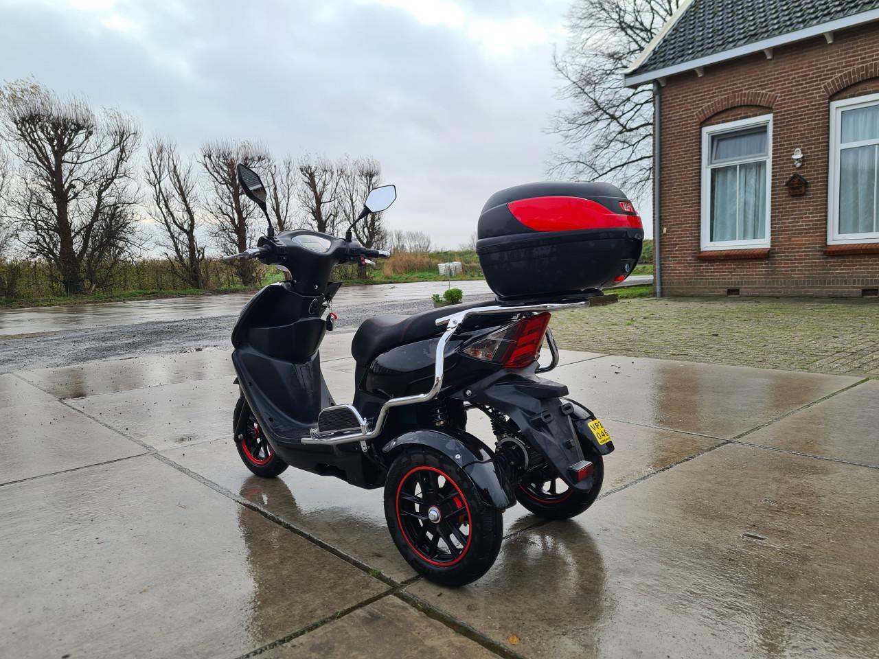 Scootmobiel , IVA, T3 zwart, 3-wielscooter