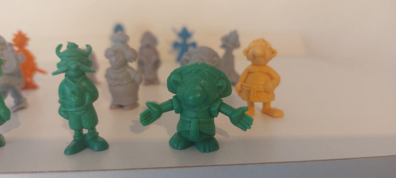 Te koop 21 Asterix en Obelix plastic figuurtjes uit de jaren 70