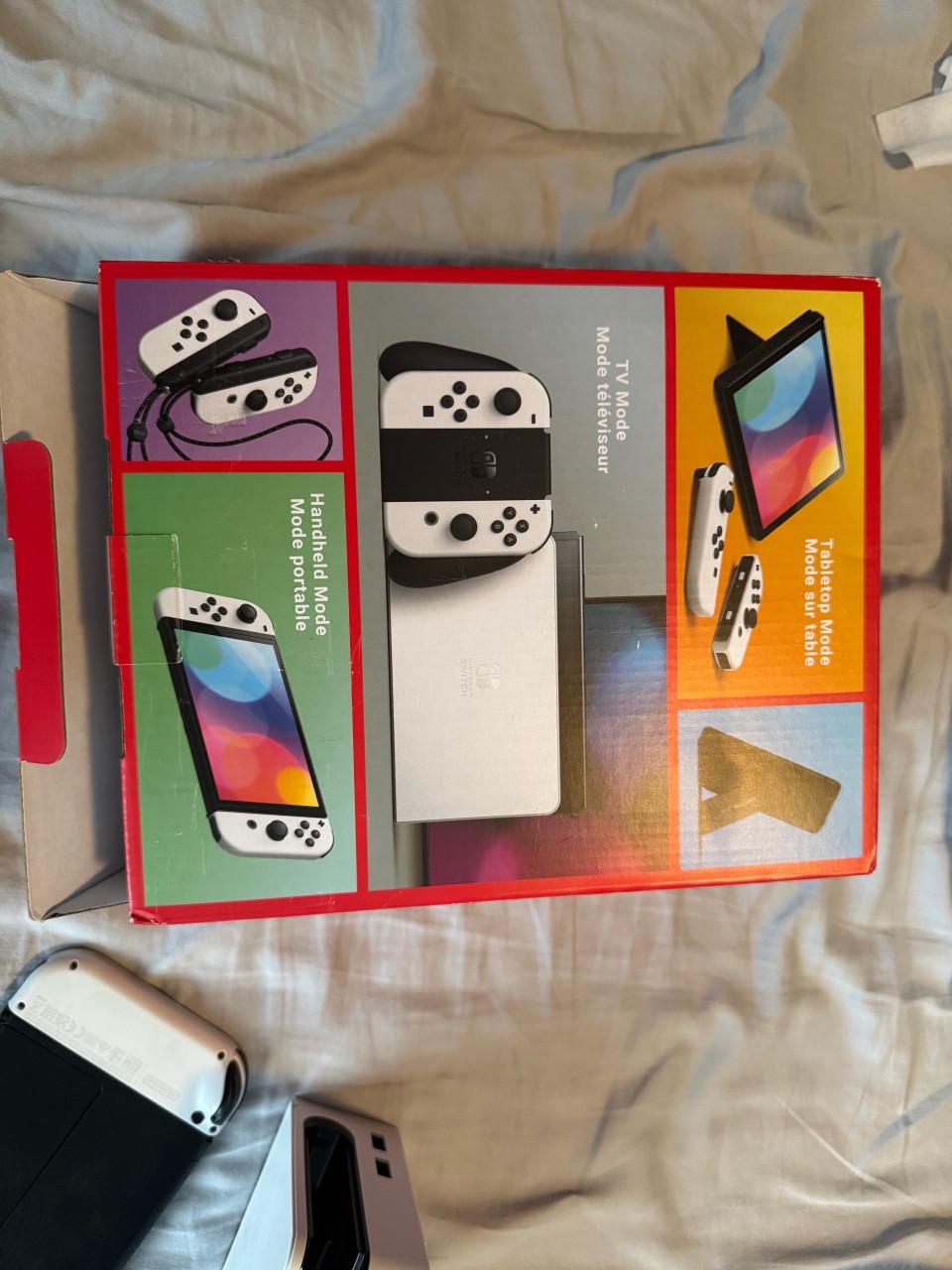 Nintendo Switch OLED + 6 Games - Nieuwstaat!