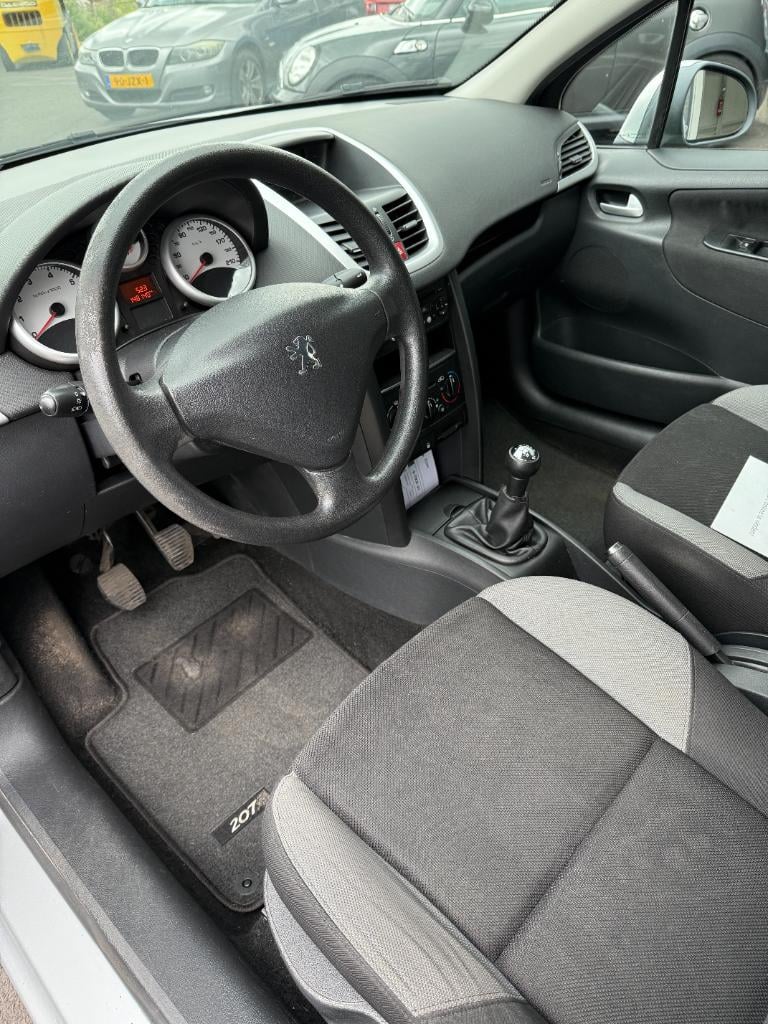 Peugeot 207 1.4 look - airco - nieuwe koppeling