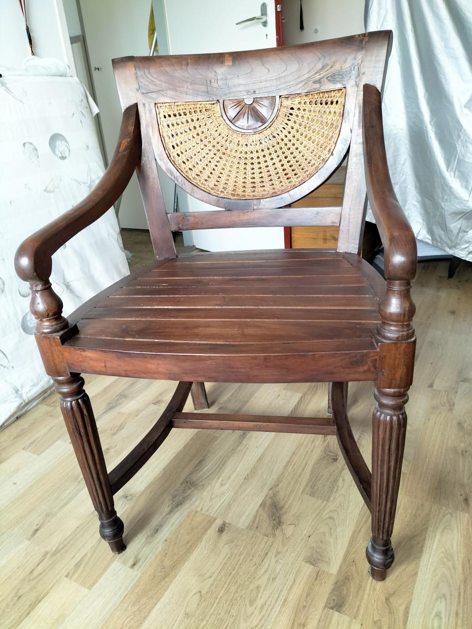 Te koop: 2 leuke Spaans uitziende stoelen