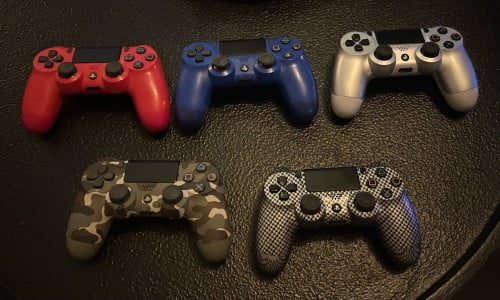Diverse nette Playstation 4 Dualshock controllers te koop!