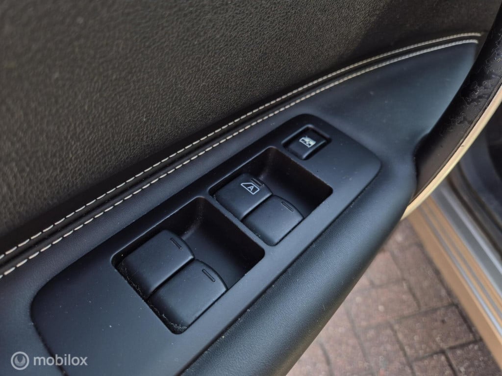 Nissan Qashqai 2.0 tekna / origineel nederlands / automaat / achteruitrijca