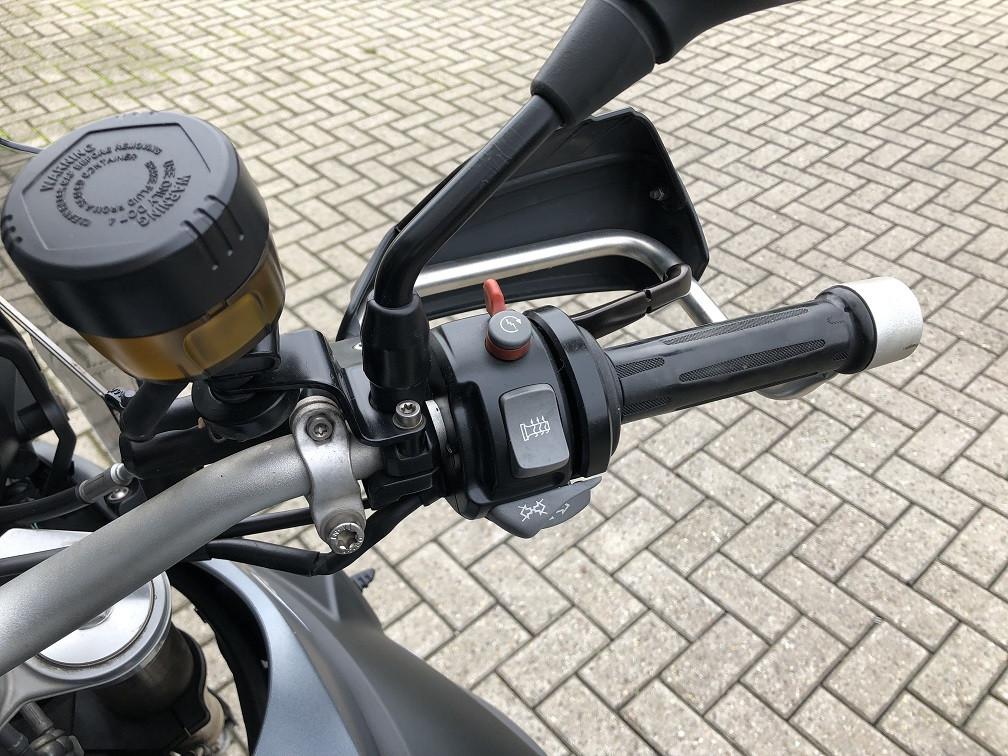 Knappe BMW F800GS uit 2012 met 49 dkm, valbeugel, verstralers etc. €5750,-