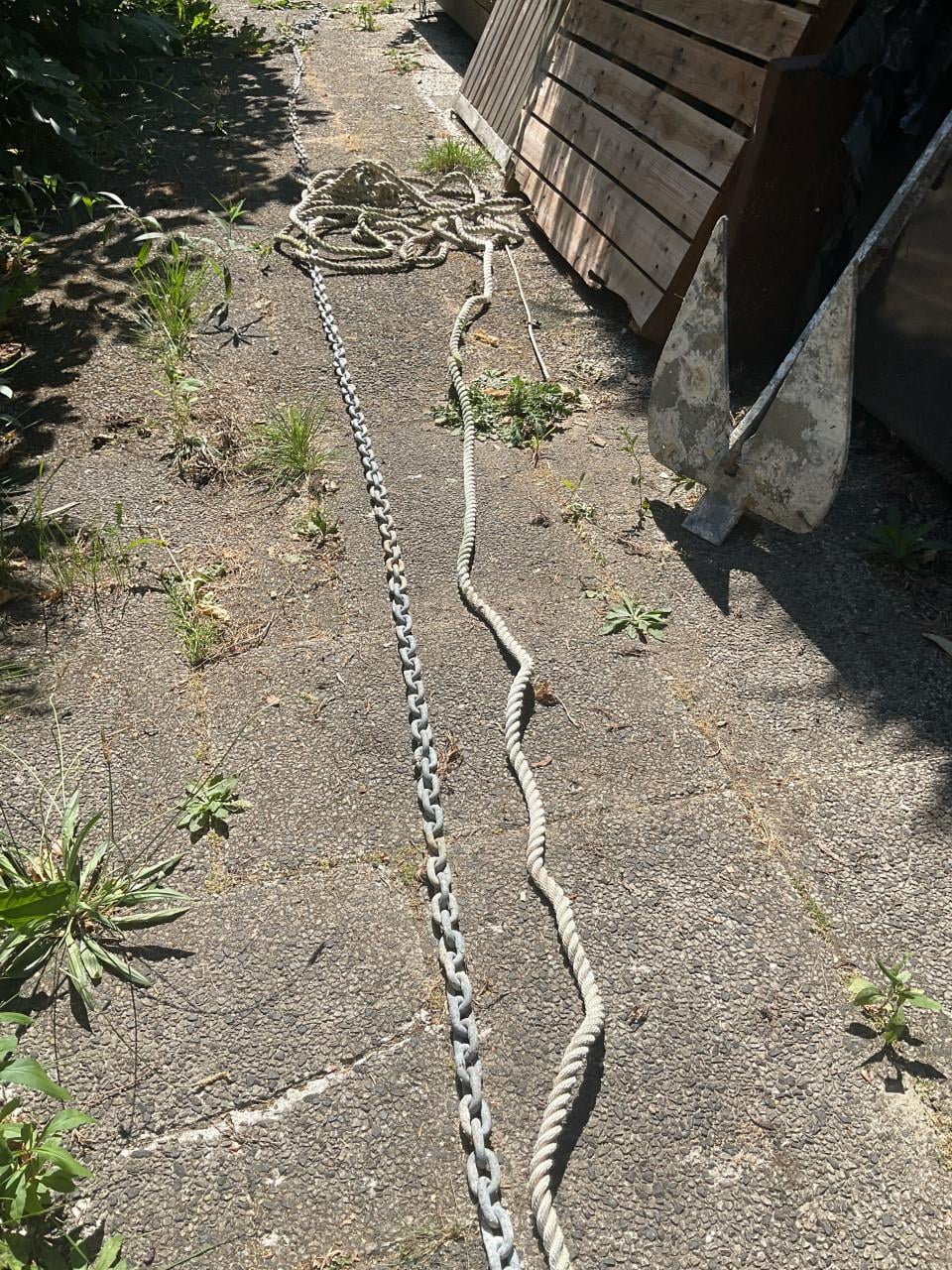 Zwaar anker met 7 m ketting en 15 m touw