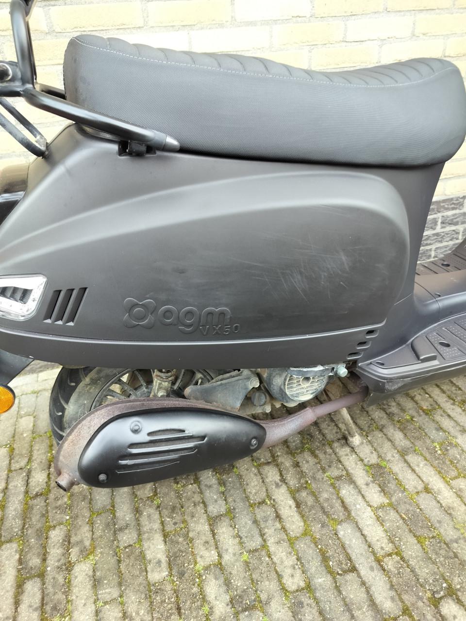 Matzwarte scooter AGM VX50