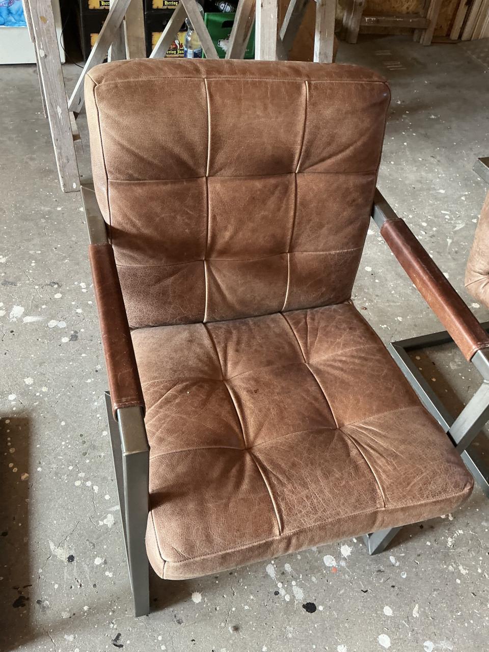 Industriële bank met drie stoelen bruin