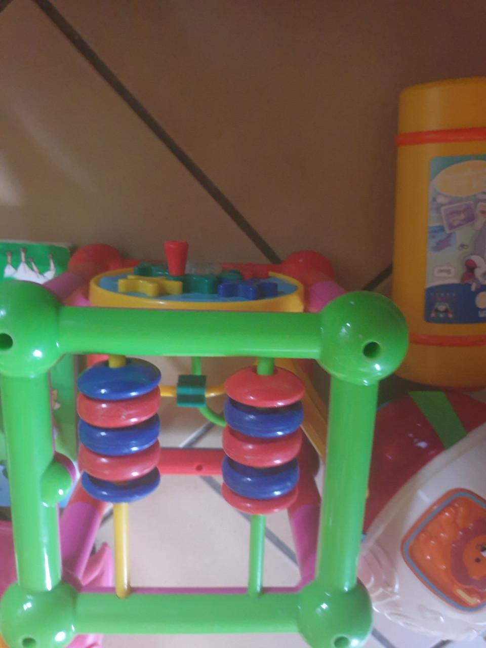 Baby spullen ,muziekstandaard met wipertje