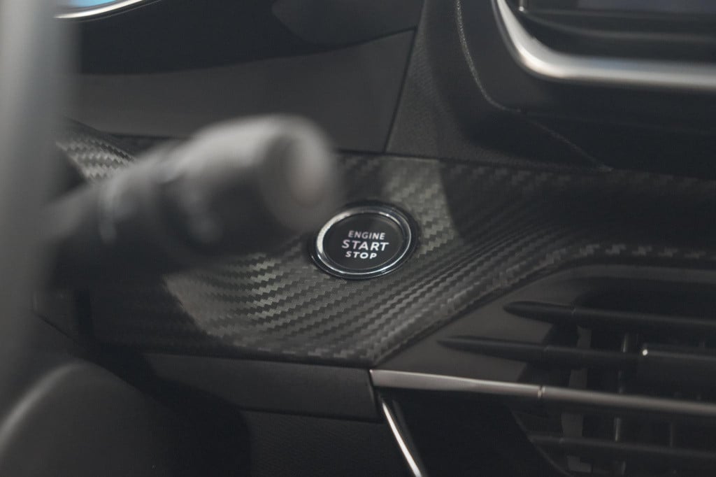 Peugeot 208 puretech 100 eat8 allure pack | camera | navigatie | apple carp
