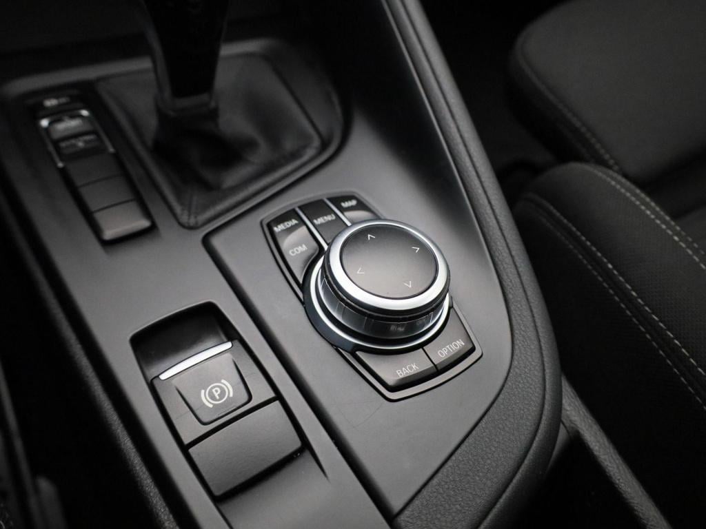 BMW X1 sdrive20i executive | automaat | apple carplay / android auto | pano