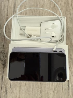 Apple iphone 11 paars 128Gb met accessoires