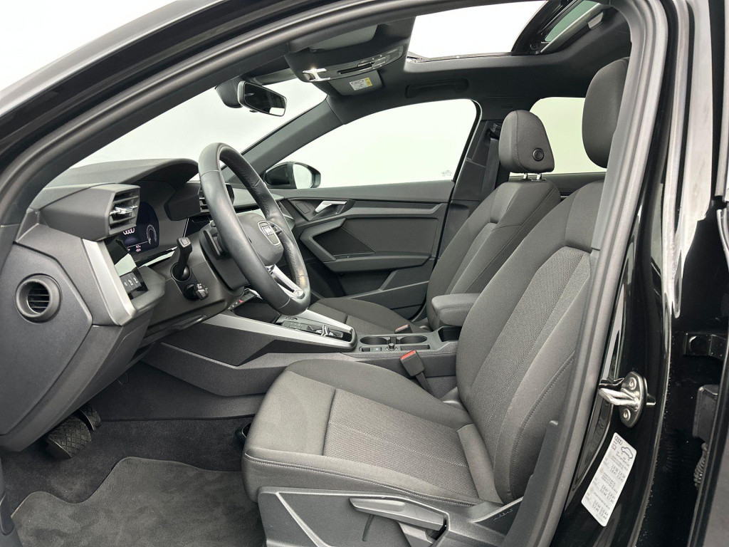Audi A3 sportback 40 tfsi e s-line pano matrix camera acc lane