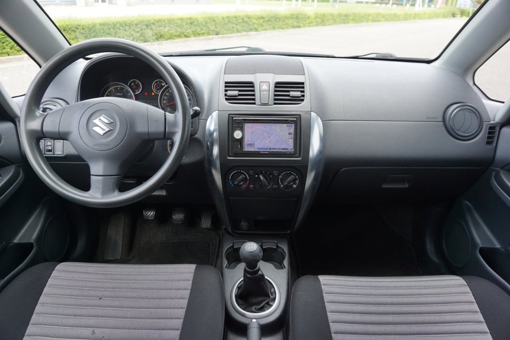 Suzuki Sx4 1.6 comfort airco / navi / parkeers. / elektr. ramen