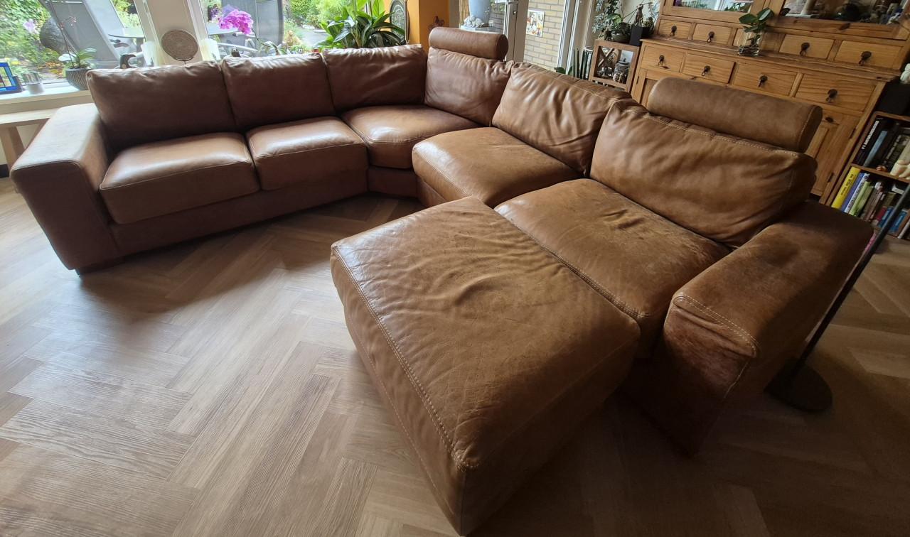 Lederen hoekbank incl hocker en 2 hoofdsteunrollen