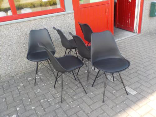 6 eenvoudige stoelen in zeer goede staat stoelen
