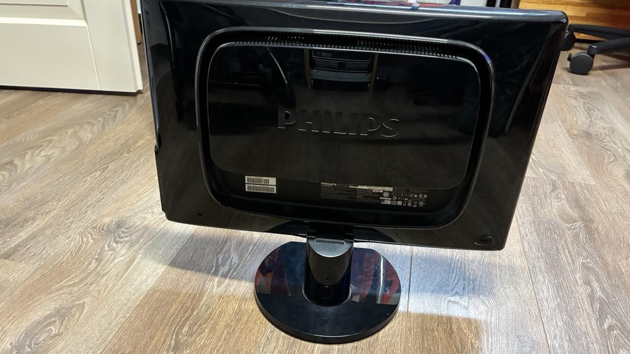 2x Philips 22 inch monitoren - type 220CW