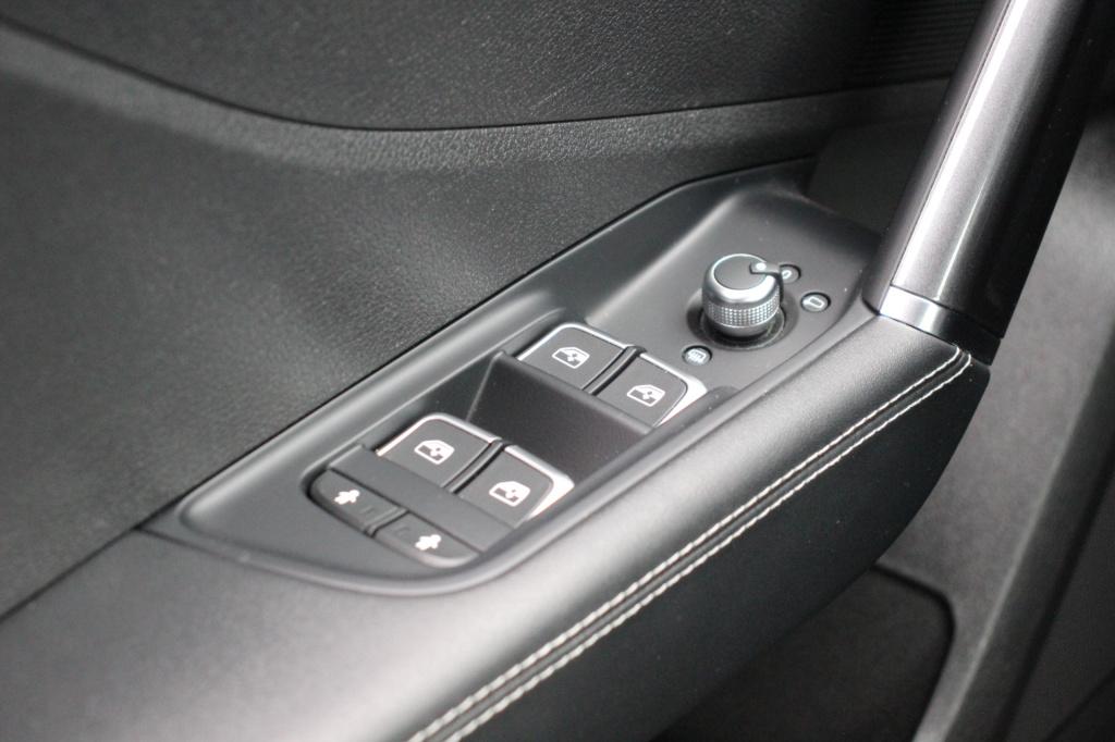 Audi Q2 1.4 tfsi | limited | s-tronic | led | navi