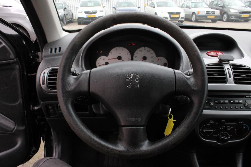 Peugeot 206 inclusief nieuwe apk, lees tek 1.4 génération