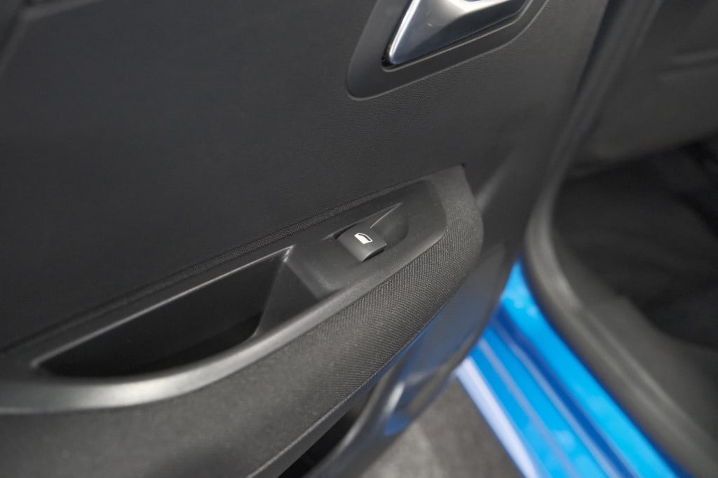Peugeot 208 ev active 50 kwh | navigatie | apple carplay | climate control