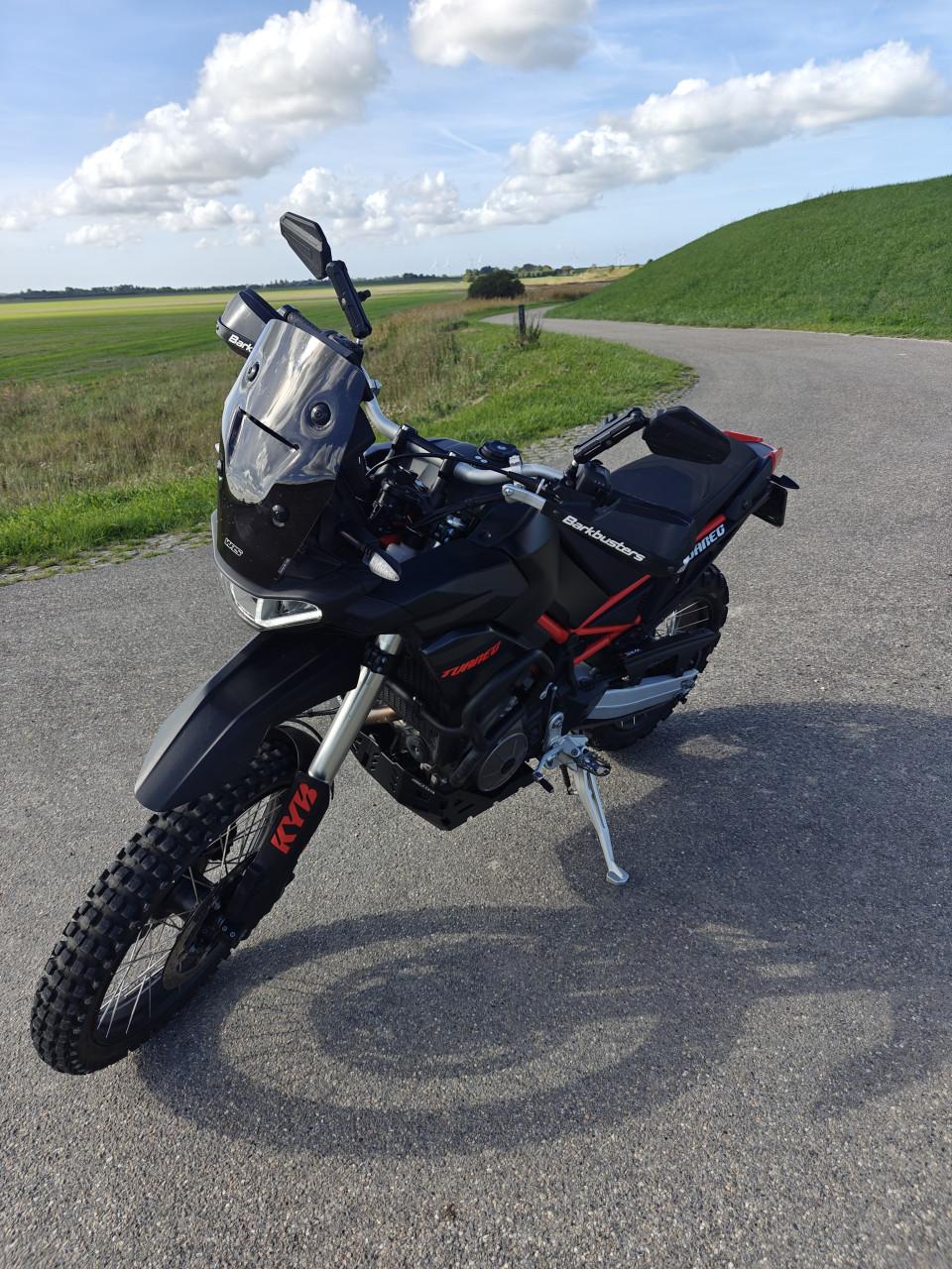 2024 Aprilia Tuareg 660 Artreides Black met veel extra's