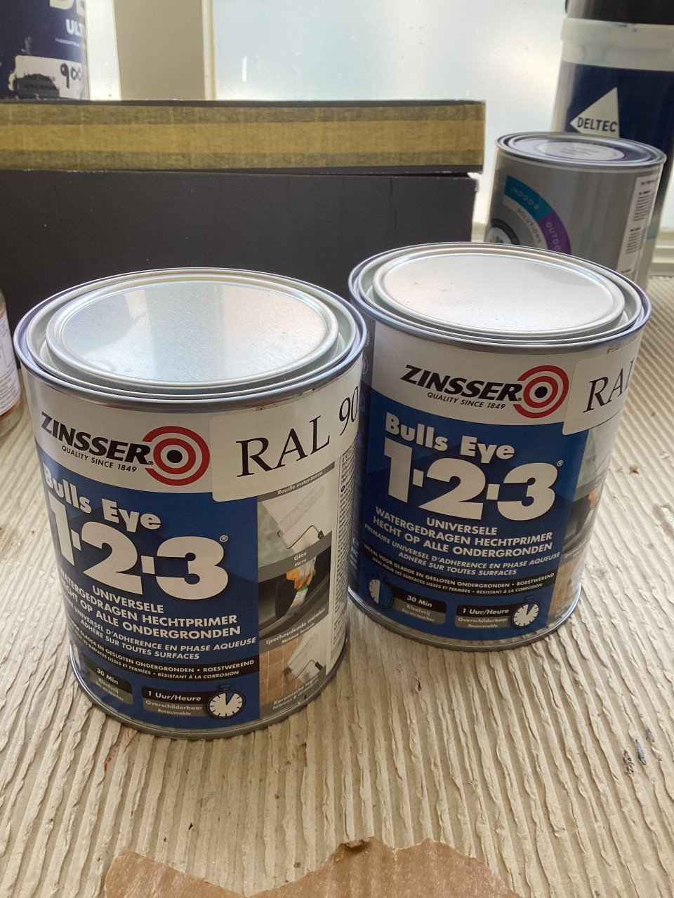 Primer isolement, ral 9010.  2x1L samen €30