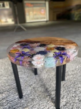 Epoxy bloemen bijzzettafel