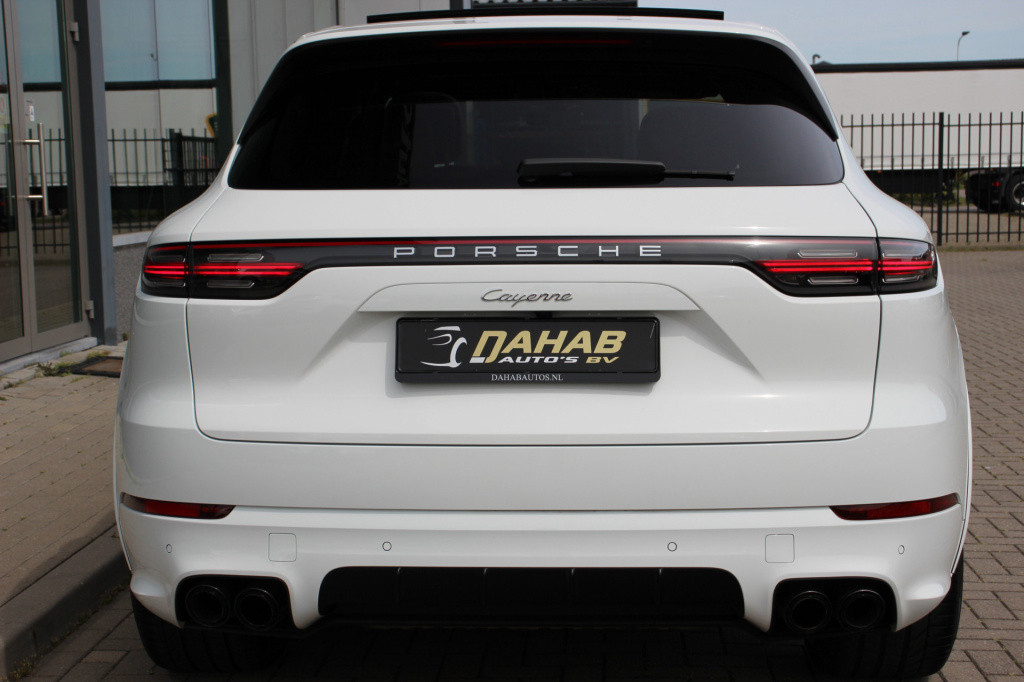 Porsche Cayenne 3.0 | sportdesign | pano | luchtvering | adaptief cruise co