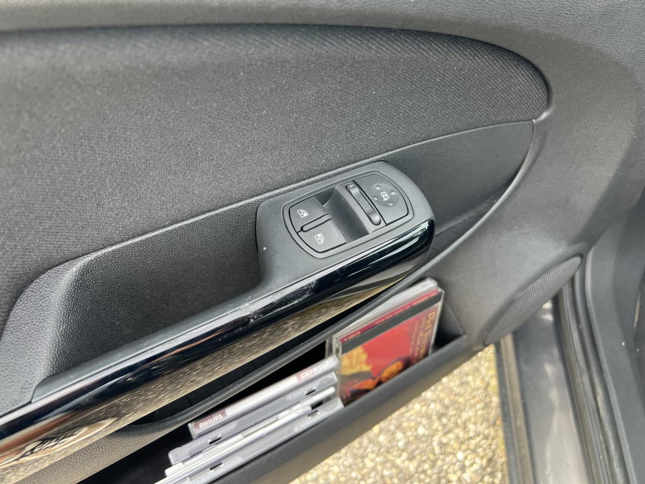 Opel Corsa Automaat uit dec 2013 met slechts 101.000 km