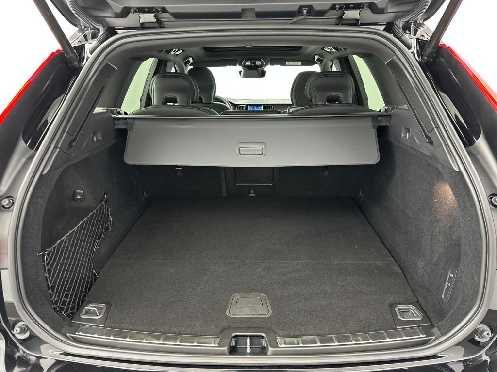 Volvo XC60 t6 398pk recharge black edition ultra| pano| luchtvering| 360 ca