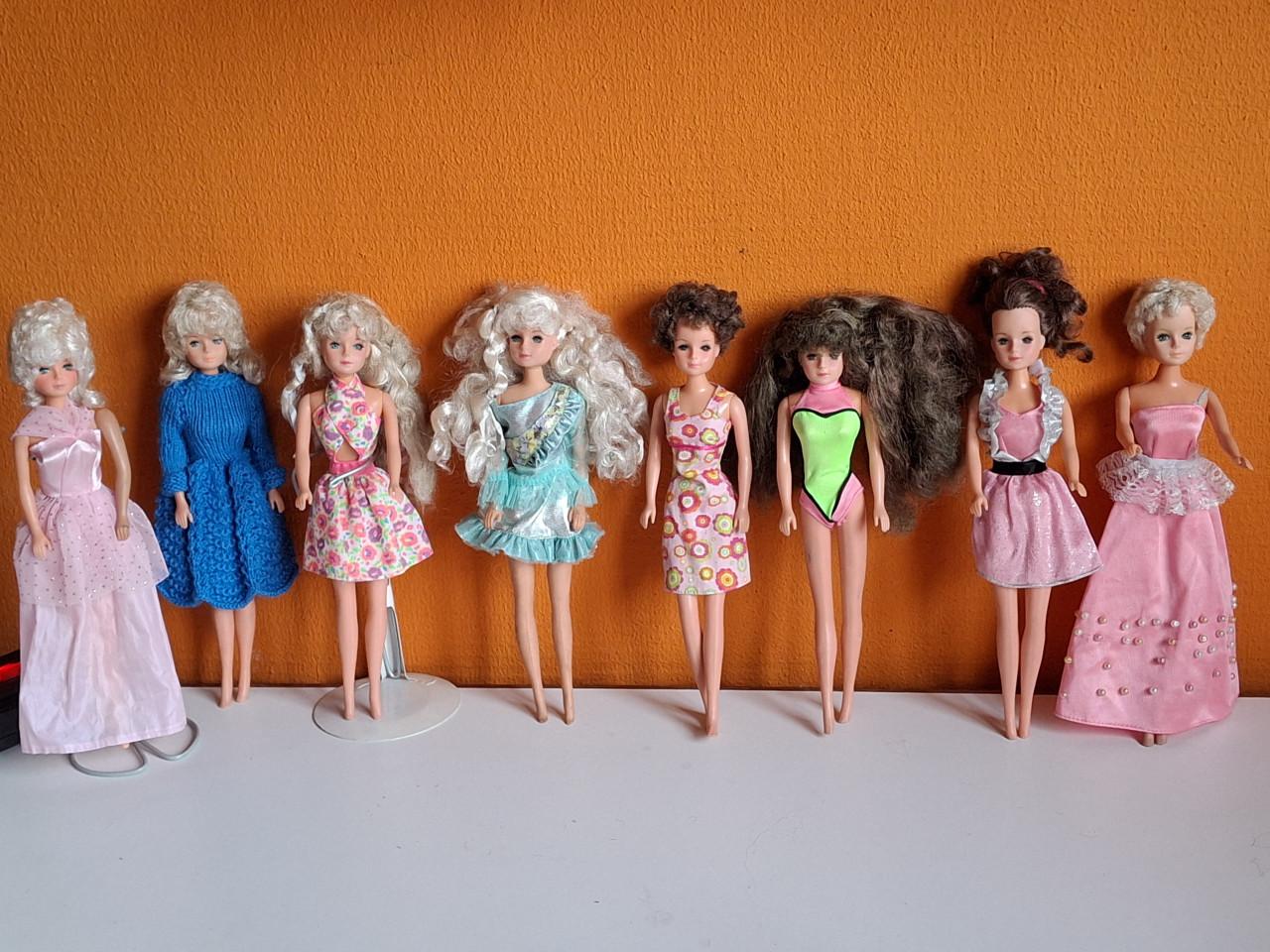 Betty Teen Tong Barbies 8 stuks