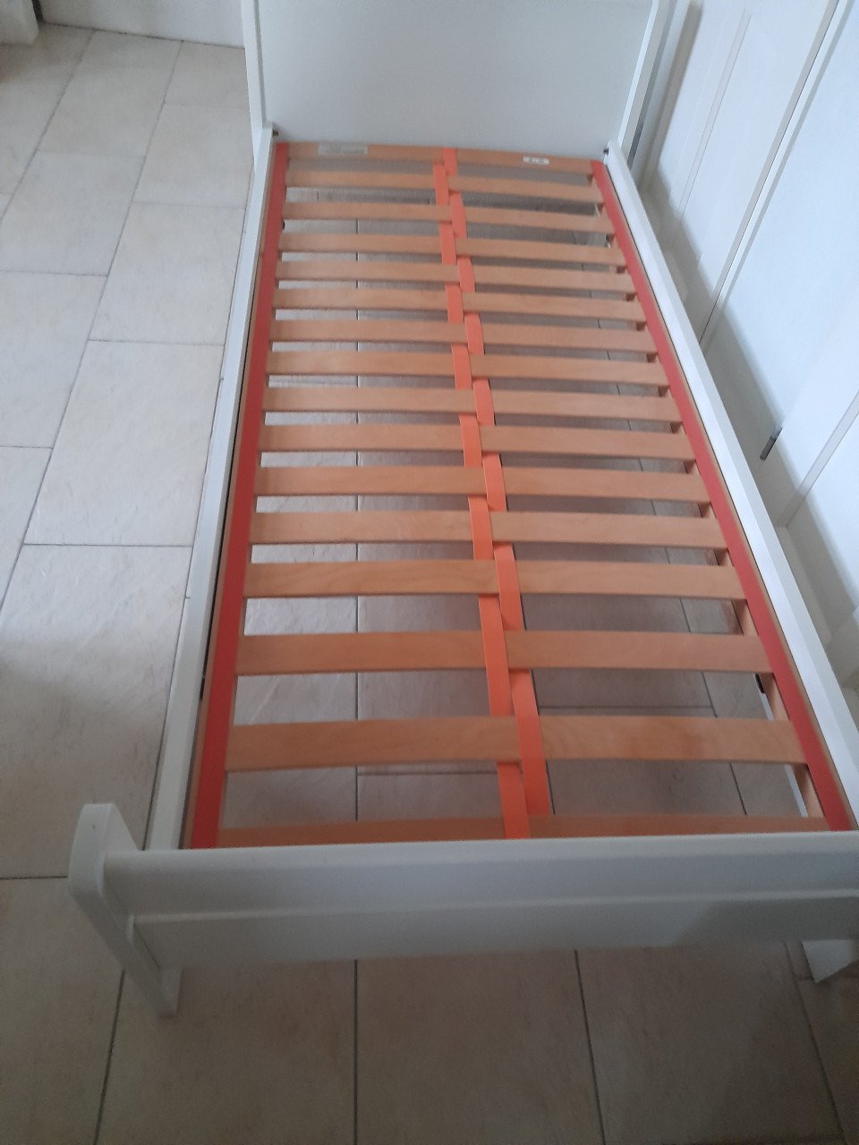 1 Persoons bed 90 x 200 (in goede staat )