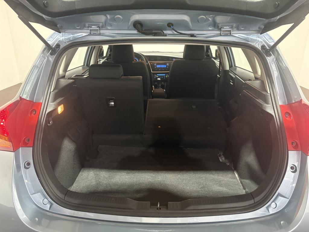 Toyota Auris 1.6 now | lage km-stand |