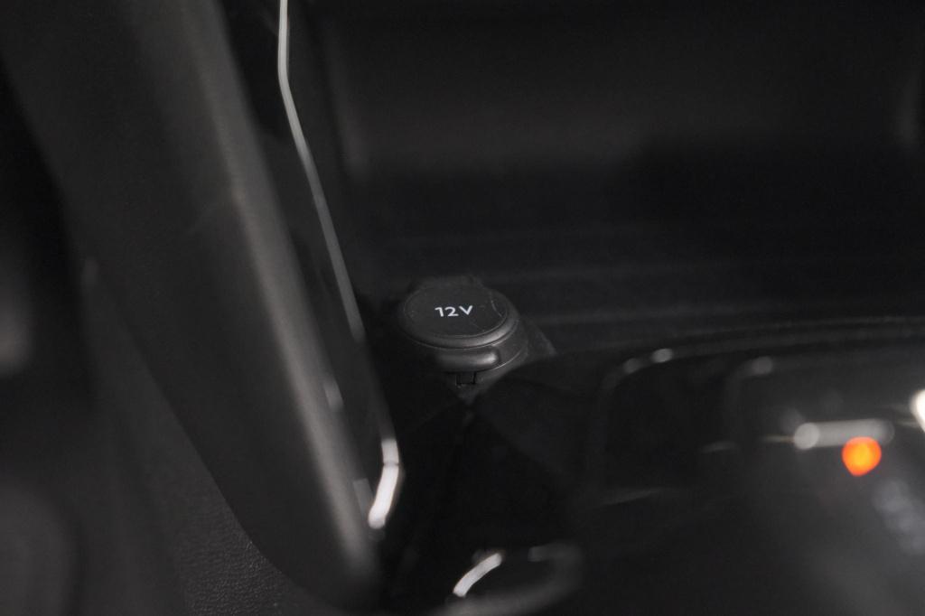 Peugeot 208 puretech 100 eat8 allure pack | camera | apple carplay | parkee
