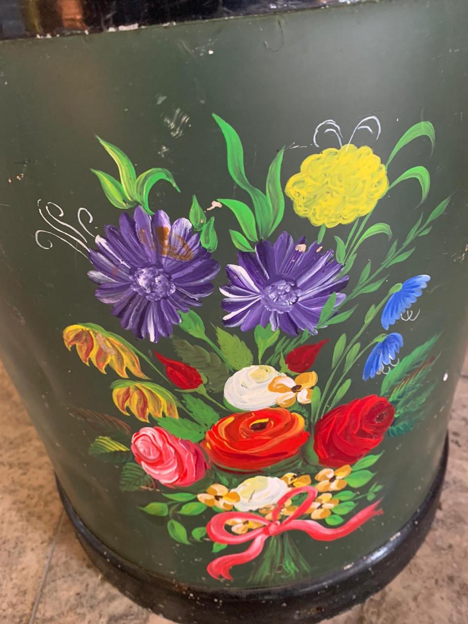 Beschilderde melkbus