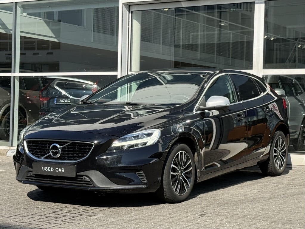 Volvo V40 t3 153pk aut6 polar+ sport| panodak| camera| h&k sound| keyless|