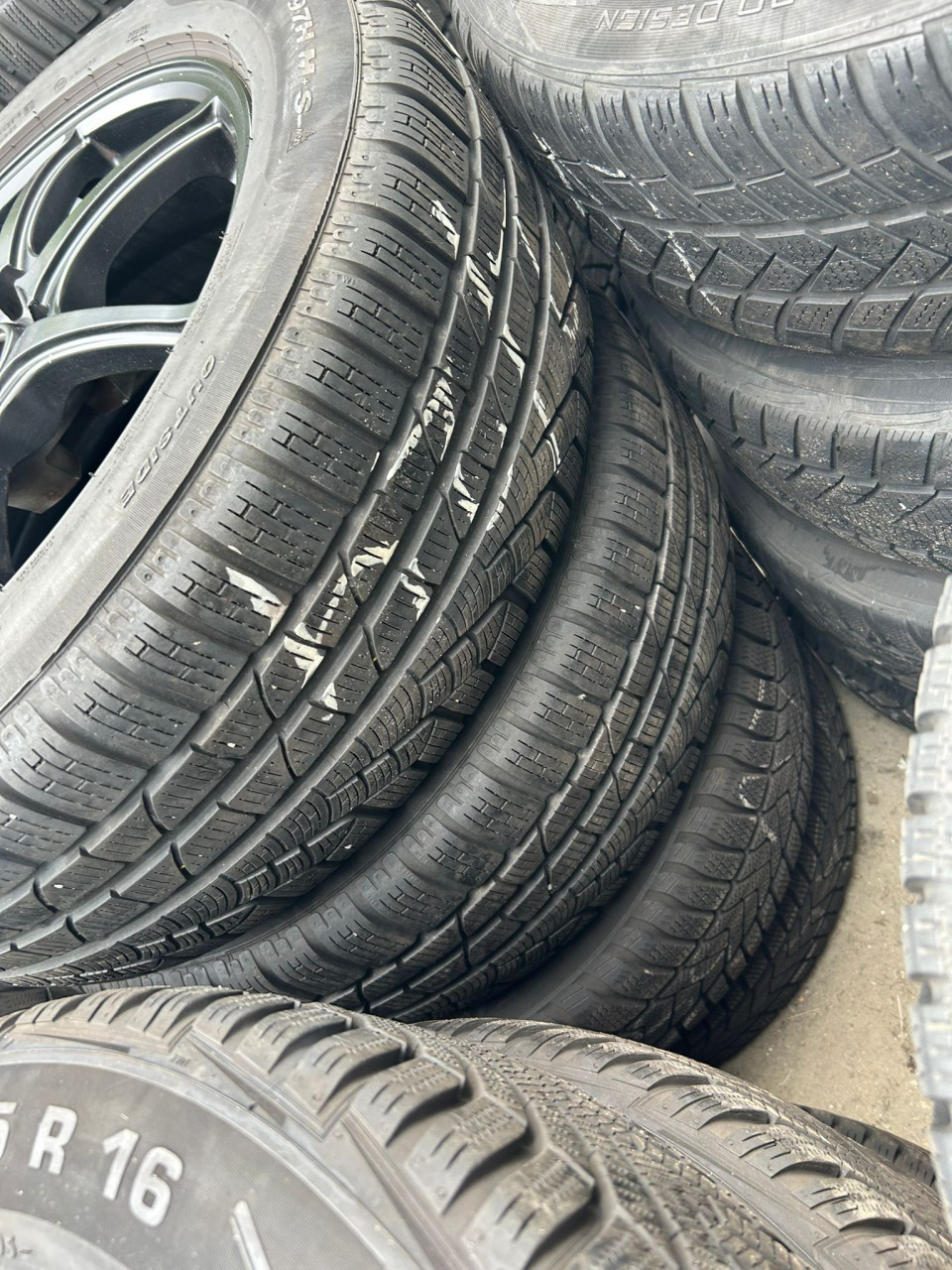 ZWARTE 7 SPAAK ALUMINIUM VLEGEN MET PRIELLI SOTTOZERO BANDEN