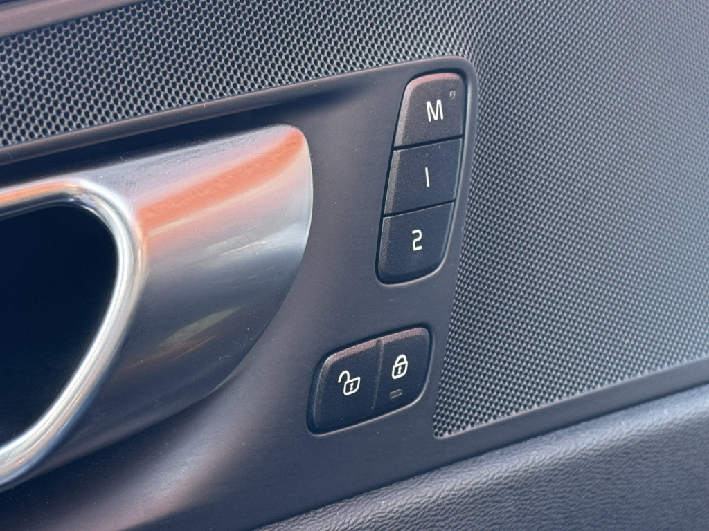 Volvo XC60 2.0 t6 plug-in hybrid awd plus black edition