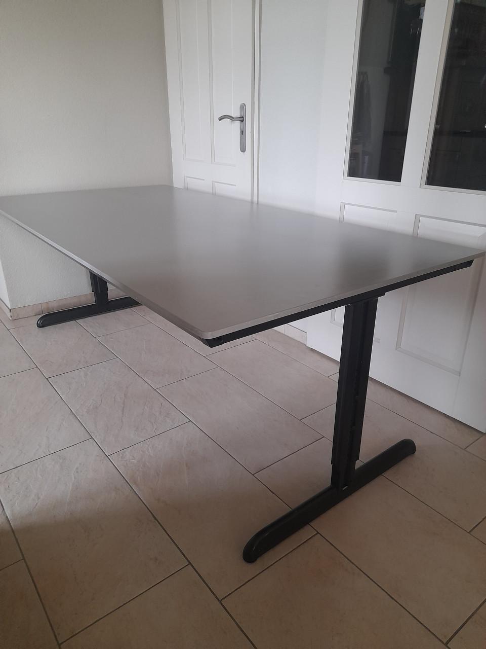 Groot stevige in hoogte verstelbaar bureau (AHREND) 100 x 200