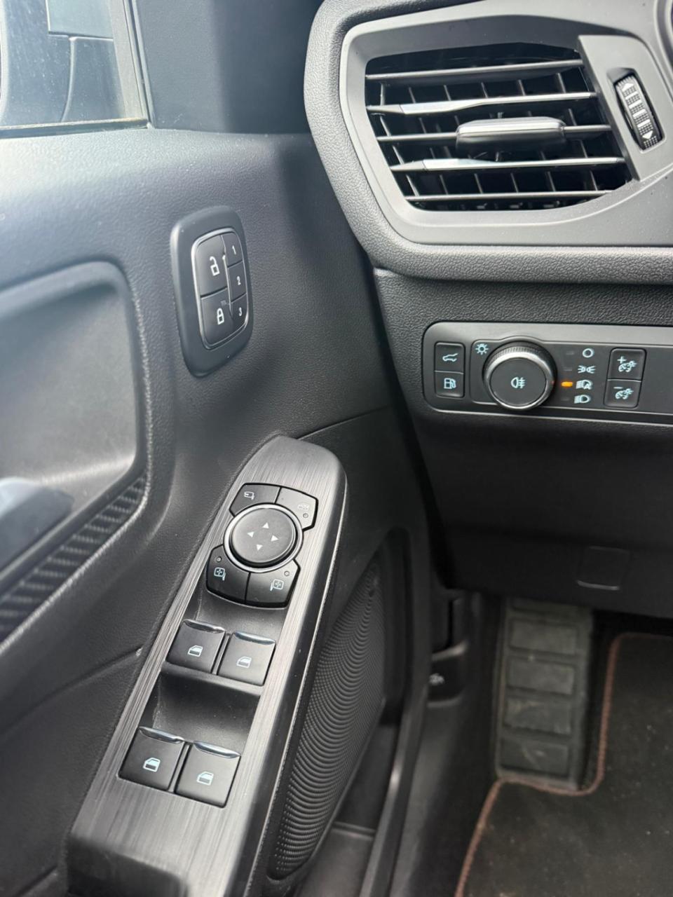 Ford Kuga 2.5 phev st-line x | panoramadak | trekhaak | 2100kg trekgewicht!