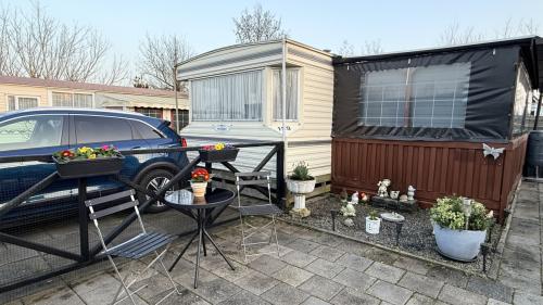 Zeer complete   stacaravan  incl staanplaats op camping in Scherpenisse