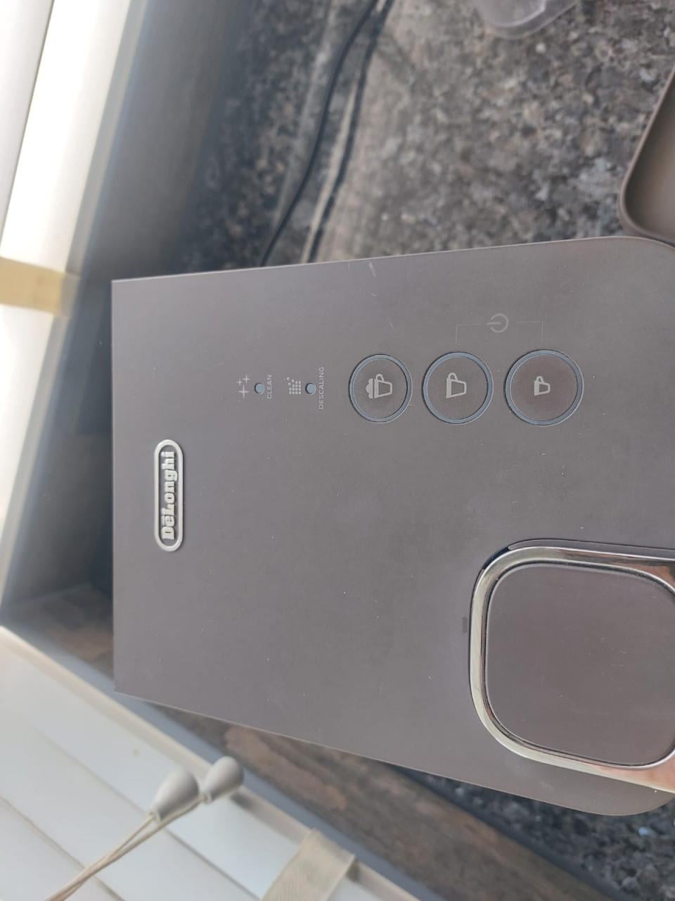 De' Longhi Nespresso machine