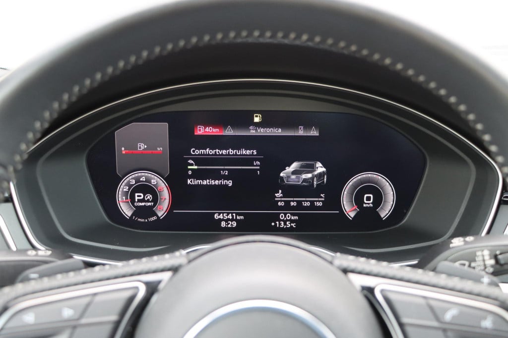 Audi A4 limousine 35 tfsi launch edition sport